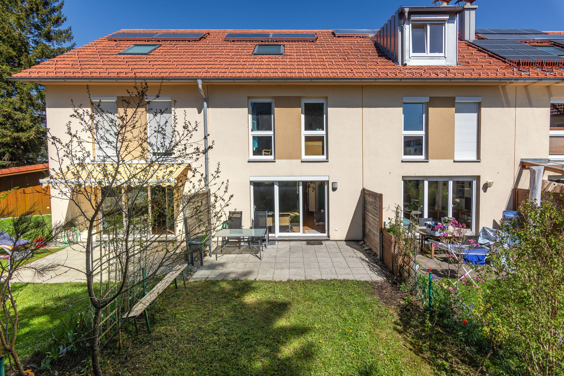 Außenaufnahmen Reihenmittelhaus in Miesbach