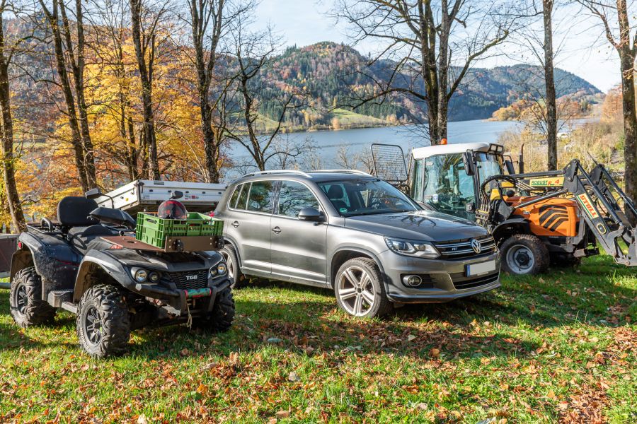 Objektpflege beim Immobilienmakler in Schliersee mit Geräten und Fuhrpark