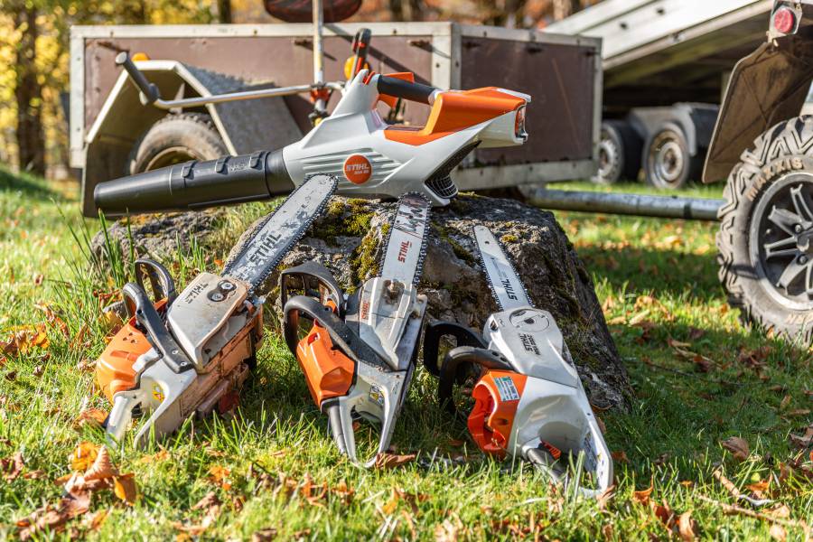 Gartenpflege beim Immobilienmakler in Schliersee mit Geräten